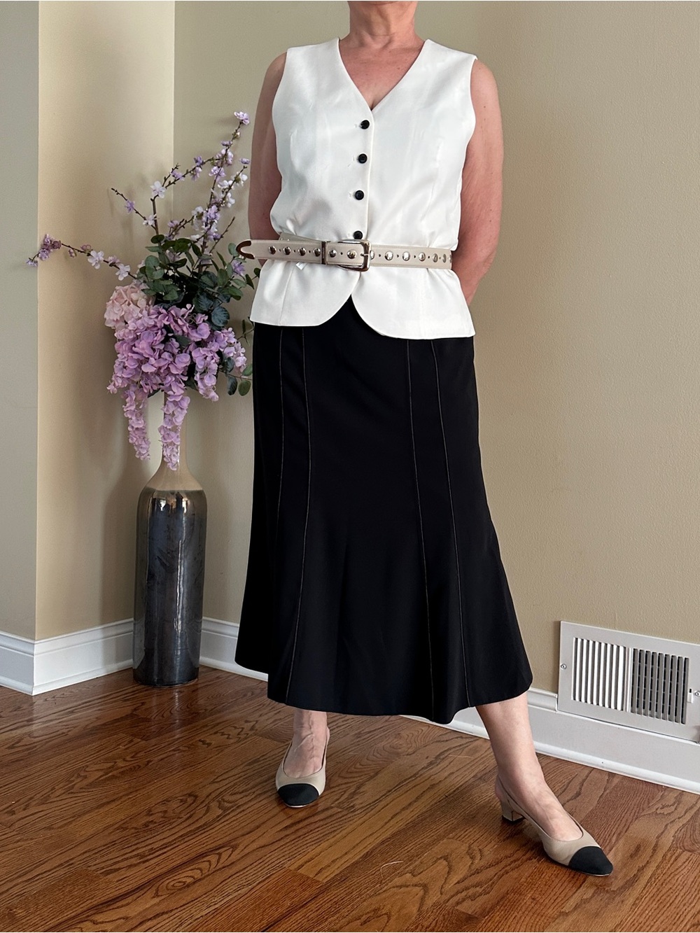 Evada Classic Black A-Line Midi Skirt with Subtle Seam Detailing. Sz14 Preowned
